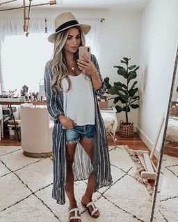 Amber Lancaster feet photo thumbnail