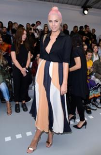 Amber Le Bon feet photo 4