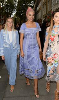 Amber Le Bon feet photo 2