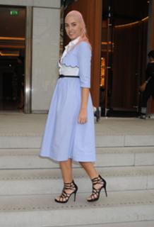 Amber Le Bon feet photo 7