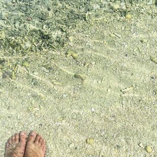 Amber Le Bon feet photo 17