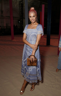 Amber Le Bon feet photo 3