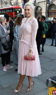 Amber Le Bon feet photo 13