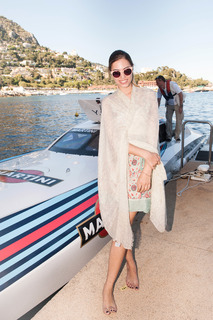 Amber Le Bon feet photo 7