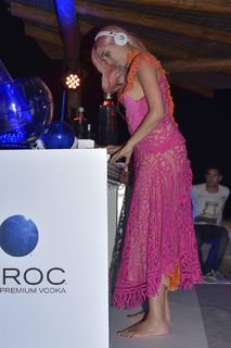 Amber Le Bon feet photo 12