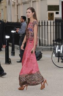 Amber Le Bon feet photo 2