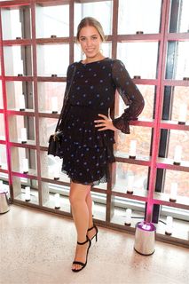 Amber Le Bon feet photo 2
