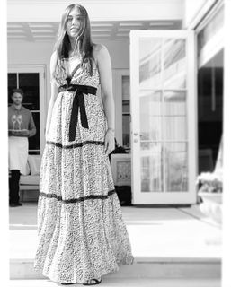 Amber Le Bon feet photo 2