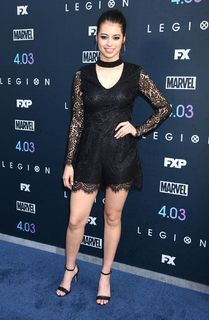 Amber Midthunder feet photo thumbnail
