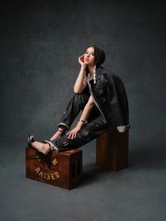 Amber Midthunder feet photo thumbnail