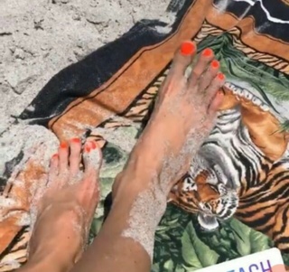 Amber Nova feet photo 9