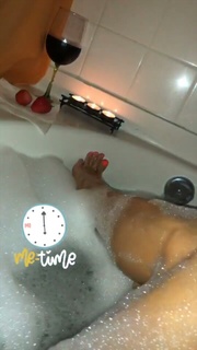 Amber Nova feet photo 2