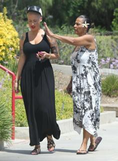 Amber Rose feet photo thumbnail