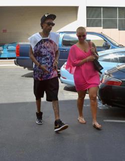 Amber Rose feet photo thumbnail