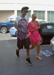 Amber Rose feet photo thumbnail