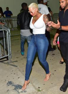 Amber Rose feet photo thumbnail