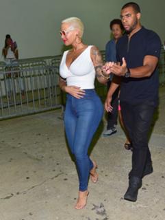 Amber Rose feet photo thumbnail