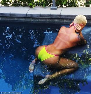 Amber Rose feet photo thumbnail