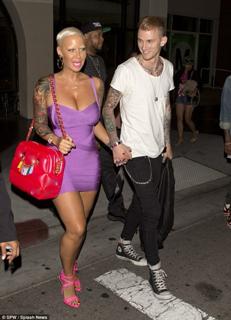 Amber Rose feet photo thumbnail