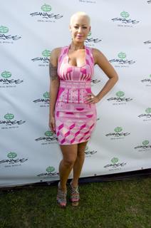 Amber Rose feet photo thumbnail
