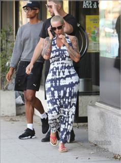 Amber Rose feet photo thumbnail