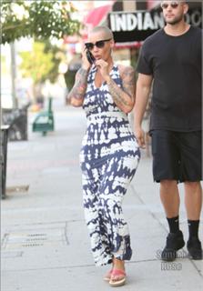 Amber Rose feet photo thumbnail