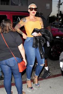 Amber Rose feet photo thumbnail