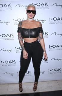 Amber Rose feet photo thumbnail