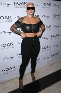 Amber Rose feet photo thumbnail