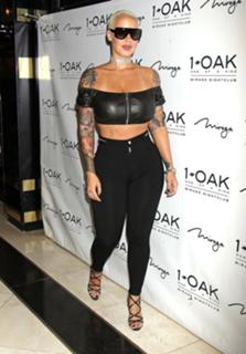 Amber Rose feet photo thumbnail