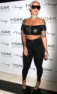 Amber Rose feet photo thumbnail