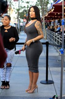 Amber Rose feet photo thumbnail