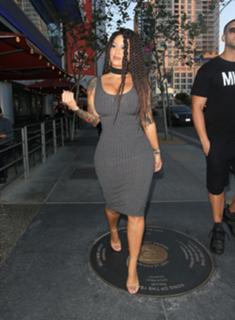 Amber Rose feet photo thumbnail