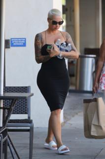 Amber Rose feet photo thumbnail