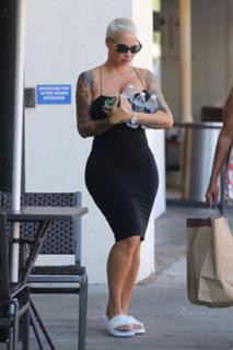 Amber Rose feet photo thumbnail
