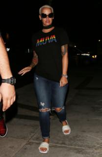 Amber Rose feet photo thumbnail