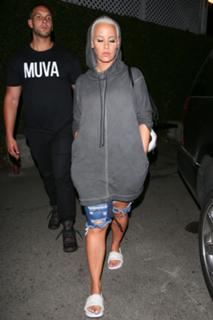 Amber Rose feet photo thumbnail