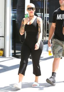 Amber Rose feet photo thumbnail