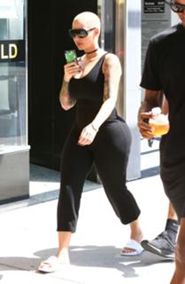 Amber Rose feet photo thumbnail