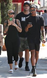 Amber Rose feet photo thumbnail