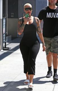 Amber Rose feet photo thumbnail