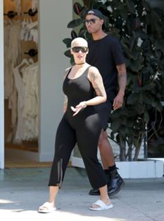 Amber Rose feet photo thumbnail