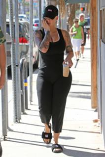 Amber Rose feet photo thumbnail