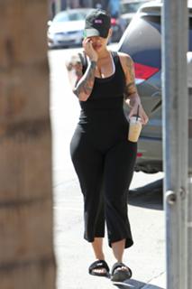 Amber Rose feet photo thumbnail