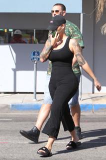 Amber Rose feet photo thumbnail