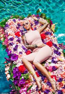 Amber Rose feet photo thumbnail