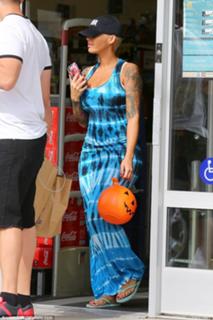 Amber Rose feet photo thumbnail