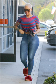 Amber Rose feet photo thumbnail