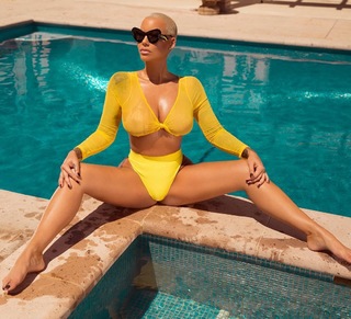 Amber Rose feet photo thumbnail