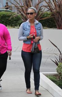 Amber Rose feet photo thumbnail